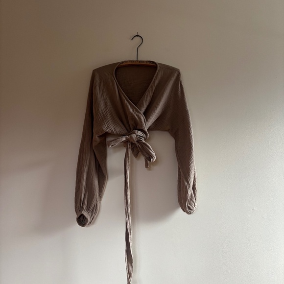 Boheme Goods wrap top in beige gauze - Picture 7 of 7